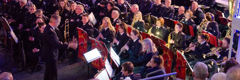 Die Feuerwehrmusikzüge spielen in der Nordmarkhalle in Rendsburg.