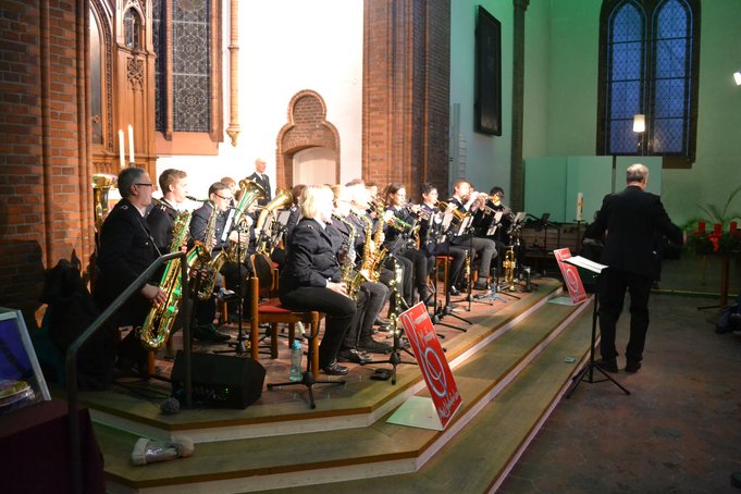 Feuerwehrmusikzug Amt Nortorfer Land beim Weihnachtskonzert 2023